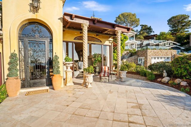 2061 Seaview Ave., Del Mar, CA 92014