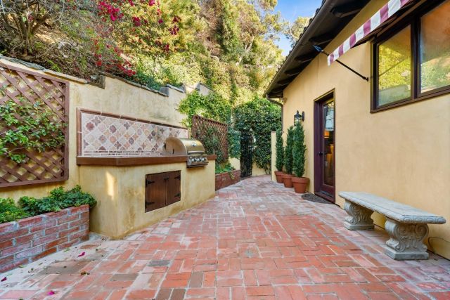 2061 Seaview Ave., Del Mar, CA 92014