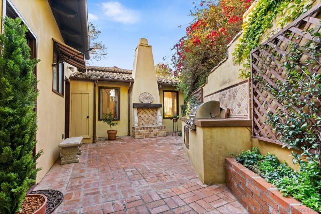 2061 Seaview Ave., Del Mar, CA 92014