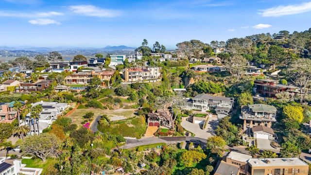 2061 Seaview Ave., Del Mar, CA 92014