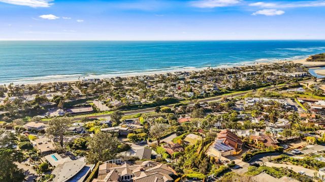 2061 Seaview Ave., Del Mar, CA 92014