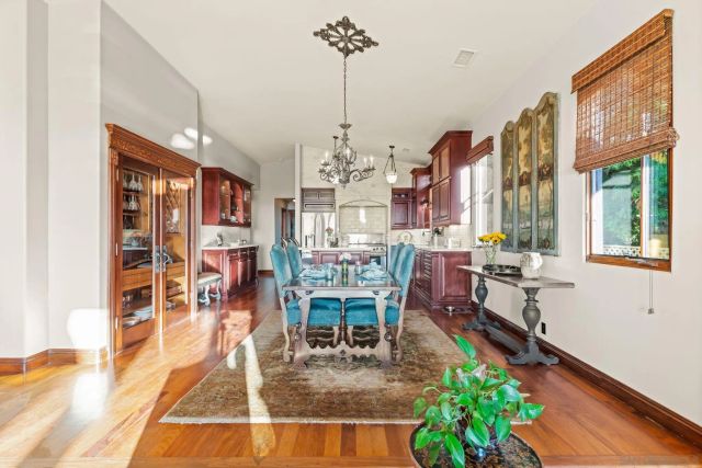 2061 Seaview Ave., Del Mar, CA 92014