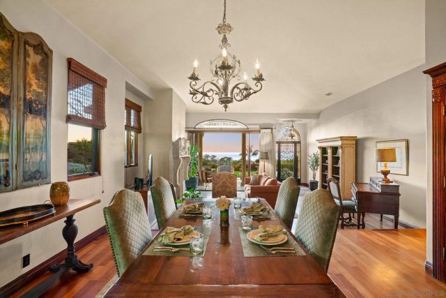 2061 Seaview Ave., Del Mar, CA 92014