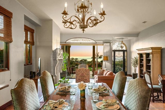 2061 Seaview Ave., Del Mar, CA 92014