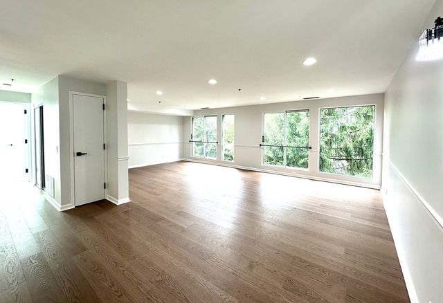 8050 Arbor Lane 303, Northfield, IL 60093