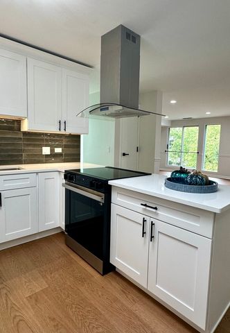 8050 Arbor Lane 303, Northfield, IL 60093