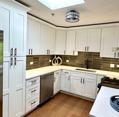 8050 Arbor Lane 303, Northfield, IL 60093