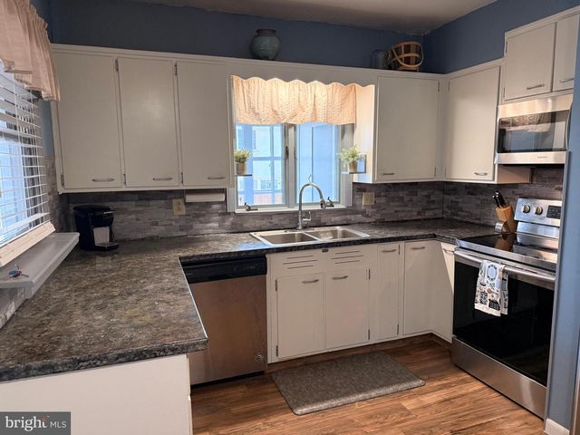 122 N WALNUT ST, Fleetwood, PA 19522