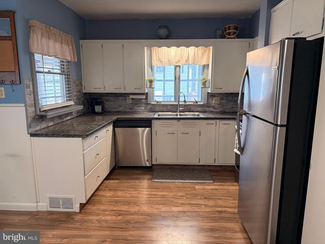 122 N WALNUT ST, Fleetwood, PA 19522