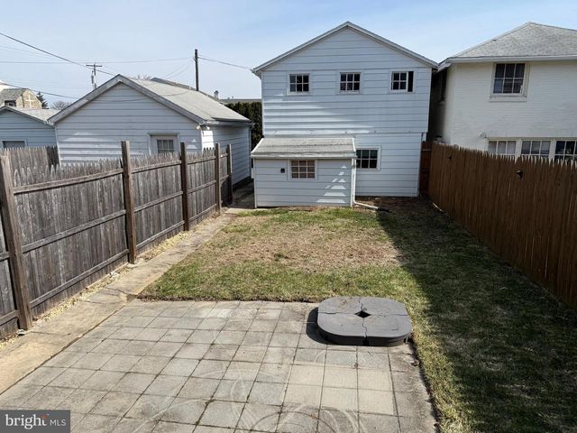 122 N WALNUT ST, Fleetwood, PA 19522