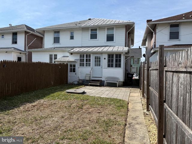 122 N WALNUT ST, Fleetwood, PA 19522