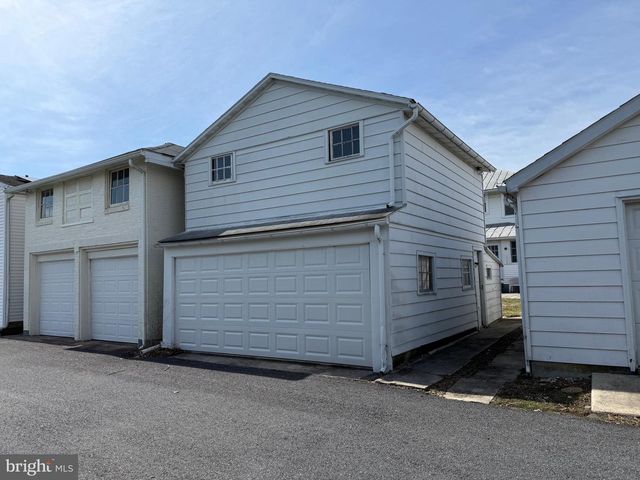 122 N WALNUT ST, Fleetwood, PA 19522