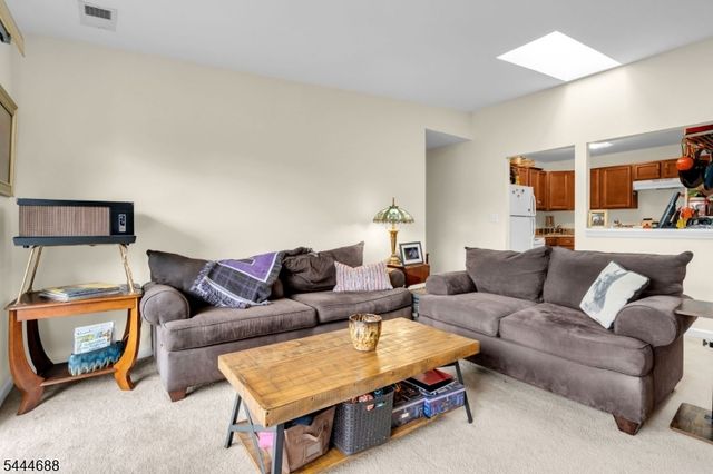 57 Fisher Dr, Franklin Twp., NJ 08823