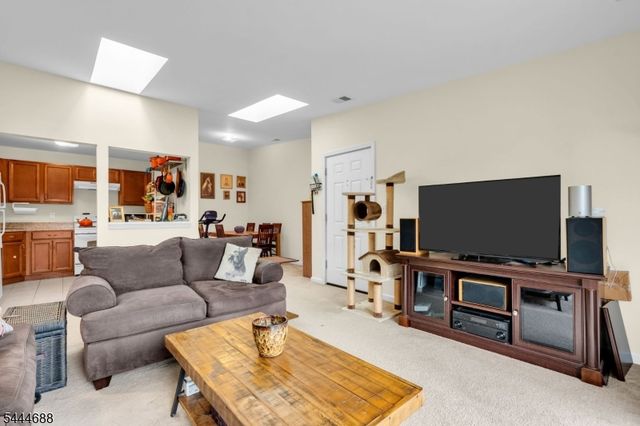 57 Fisher Dr, Franklin Twp., NJ 08823
