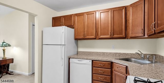 57 Fisher Dr, Franklin Twp., NJ 08823