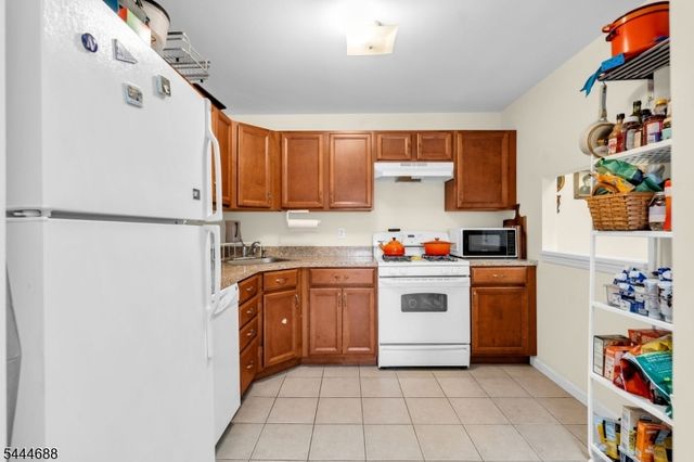 57 Fisher Dr, Franklin Twp., NJ 08823