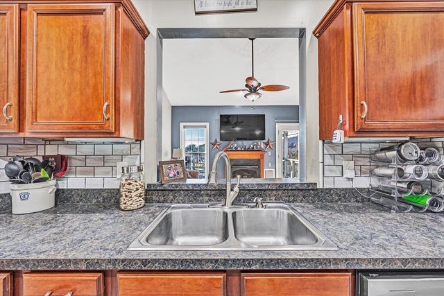 207 Overlook RD, Vinton, VA 24179