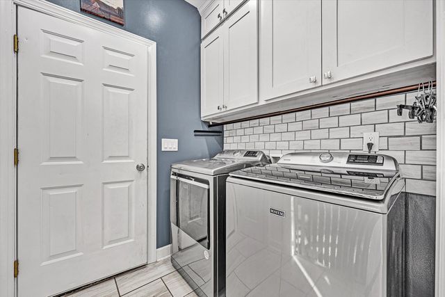 207 Overlook RD, Vinton, VA 24179