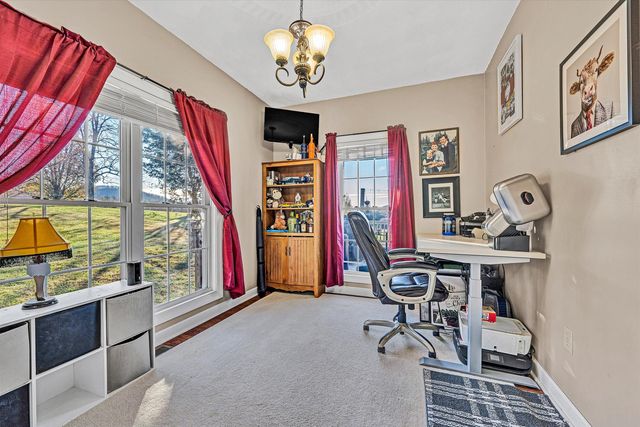 207 Overlook RD, Vinton, VA 24179