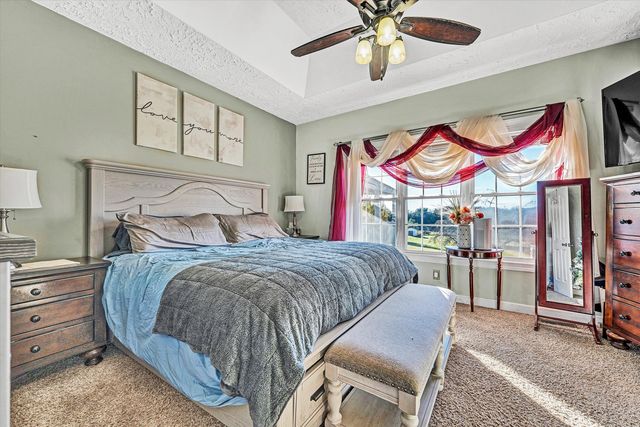 207 Overlook RD, Vinton, VA 24179