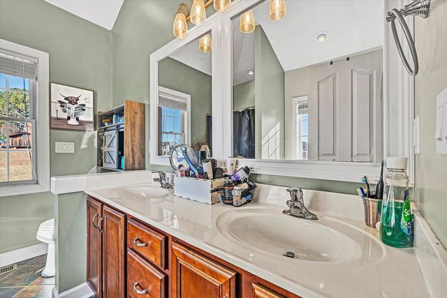 207 Overlook RD, Vinton, VA 24179