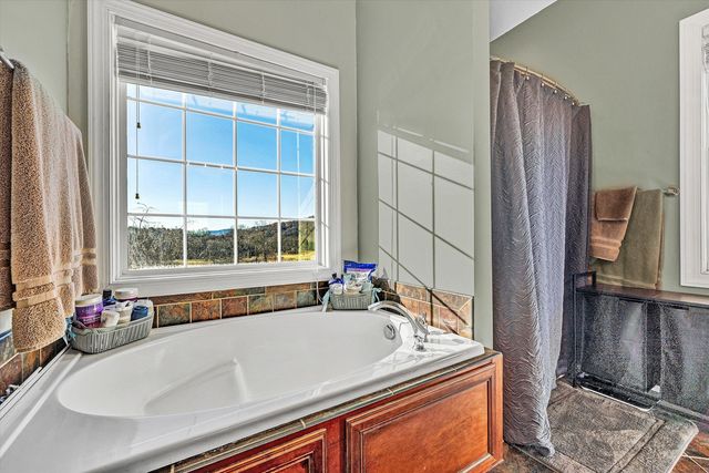 207 Overlook RD, Vinton, VA 24179