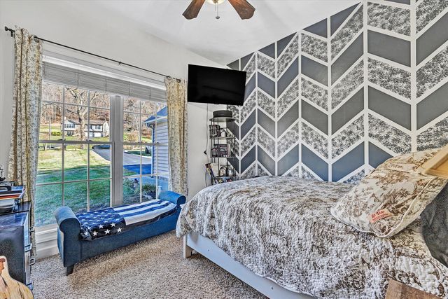 207 Overlook RD, Vinton, VA 24179