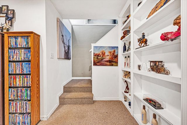 207 Overlook RD, Vinton, VA 24179