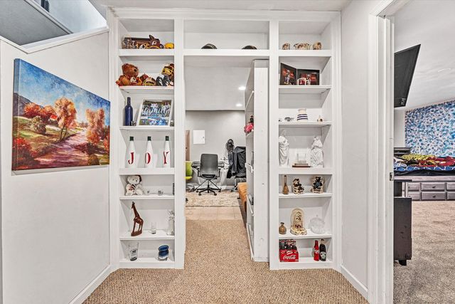 207 Overlook RD, Vinton, VA 24179