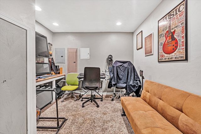 207 Overlook RD, Vinton, VA 24179