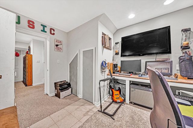 207 Overlook RD, Vinton, VA 24179