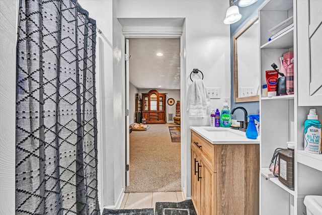 207 Overlook RD, Vinton, VA 24179