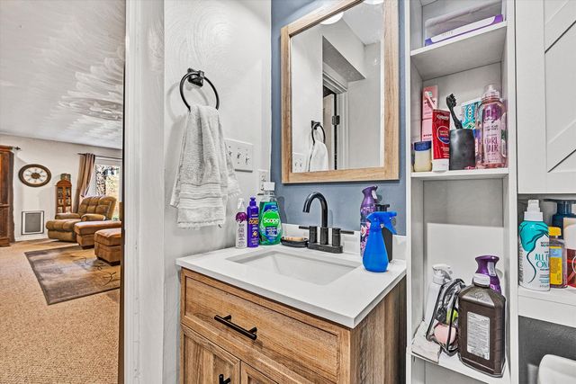 207 Overlook RD, Vinton, VA 24179