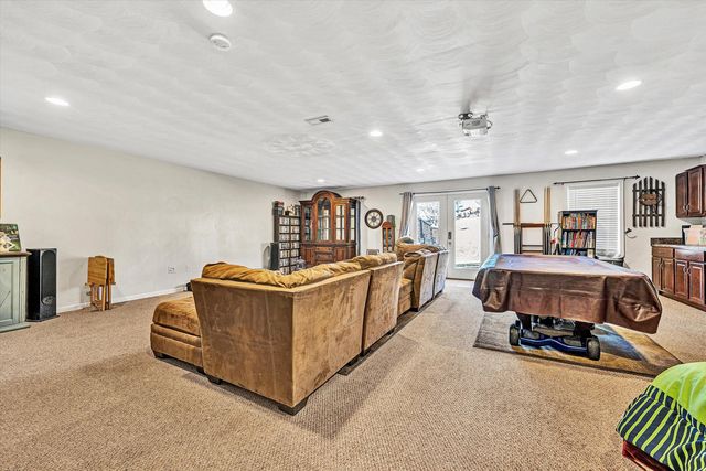 207 Overlook RD, Vinton, VA 24179