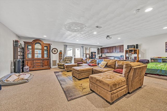 207 Overlook RD, Vinton, VA 24179