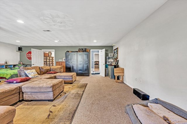 207 Overlook RD, Vinton, VA 24179