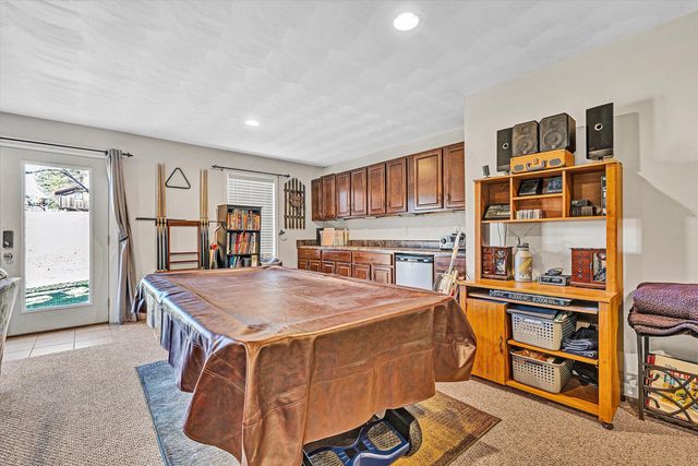 207 Overlook RD, Vinton, VA 24179