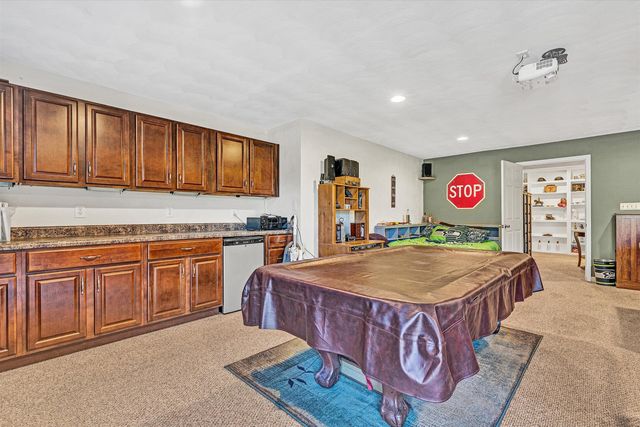 207 Overlook RD, Vinton, VA 24179