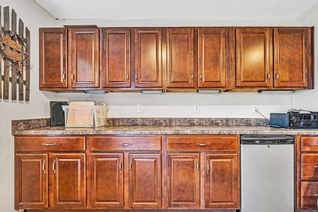 207 Overlook RD, Vinton, VA 24179