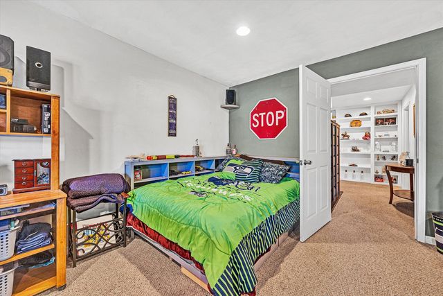 207 Overlook RD, Vinton, VA 24179