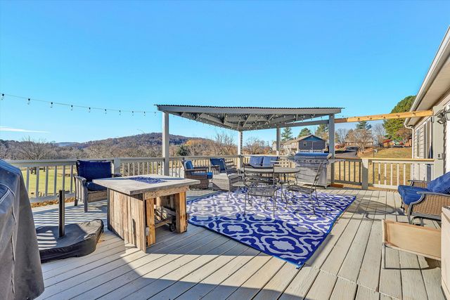 207 Overlook RD, Vinton, VA 24179