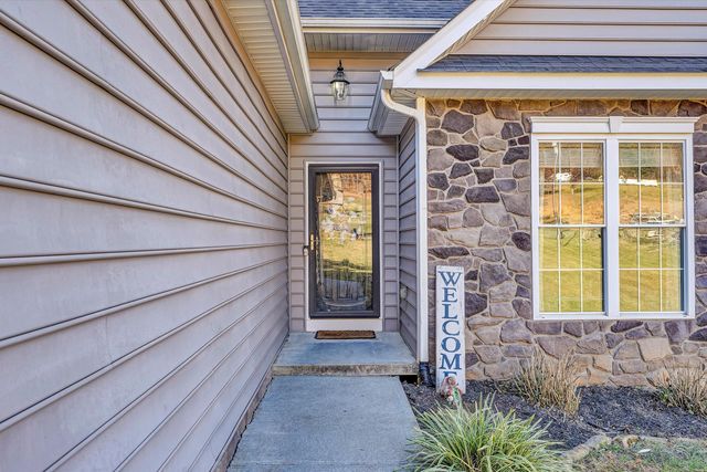 207 Overlook RD, Vinton, VA 24179