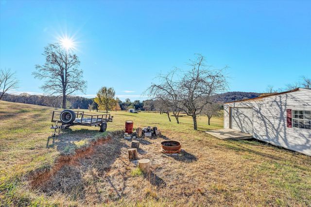 207 Overlook RD, Vinton, VA 24179