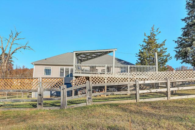 207 Overlook RD, Vinton, VA 24179