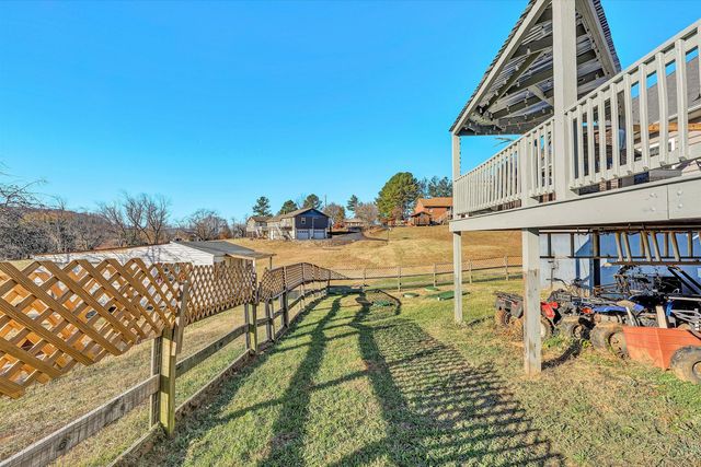 207 Overlook RD, Vinton, VA 24179