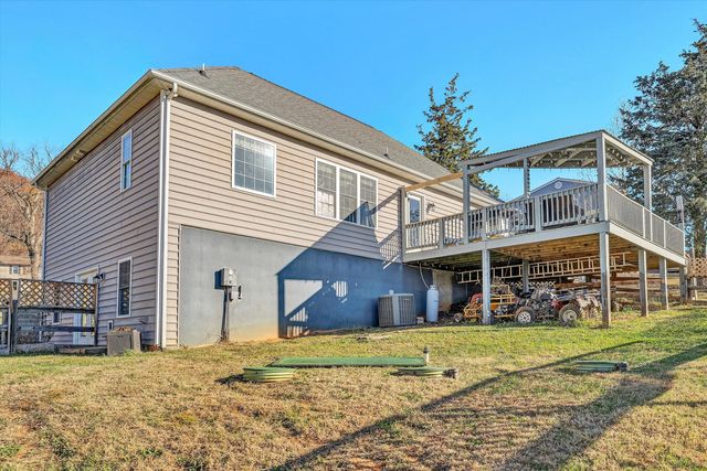 207 Overlook RD, Vinton, VA 24179