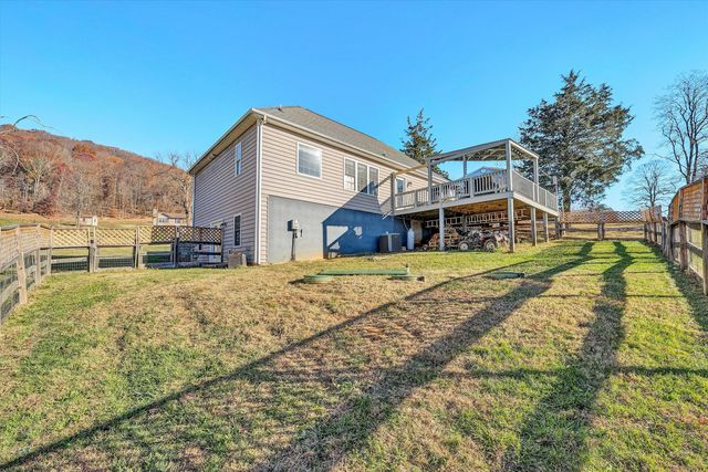 207 Overlook RD, Vinton, VA 24179