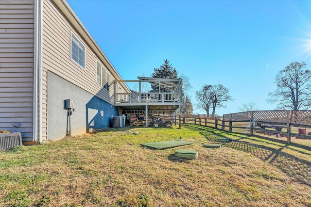 207 Overlook RD, Vinton, VA 24179