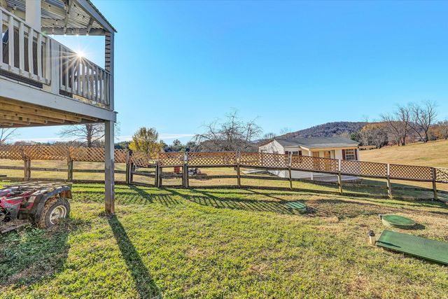 207 Overlook RD, Vinton, VA 24179