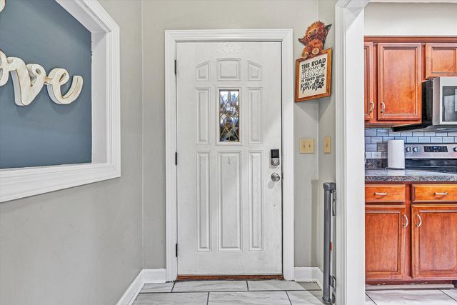 207 Overlook RD, Vinton, VA 24179